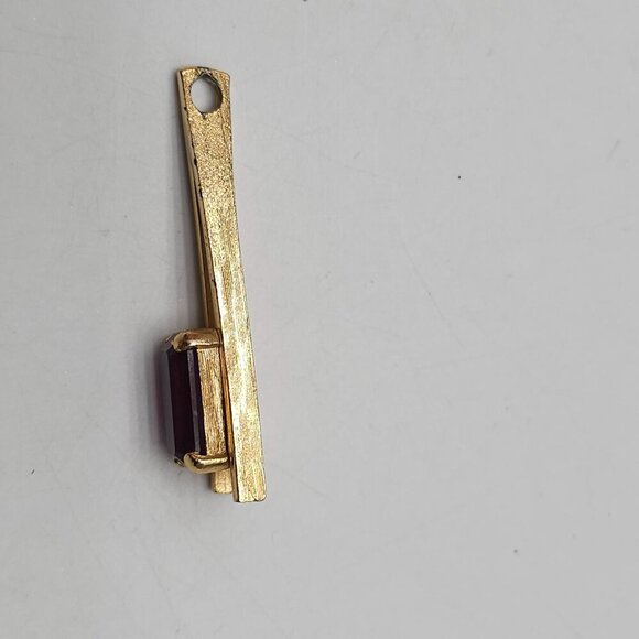 Vintage Avon Gold Tone Pendant With Purple Rectangular Gemstone Accent - Picture 3 of 5